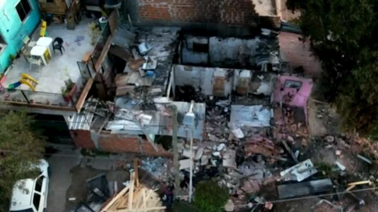 Explotó una garrafa y se quemó una casa en Los Polvorines un papá y