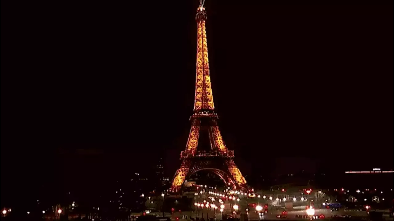 Torre Eiffel Apagada Mais Cedo E Pub Luz De Velas Como Crise De