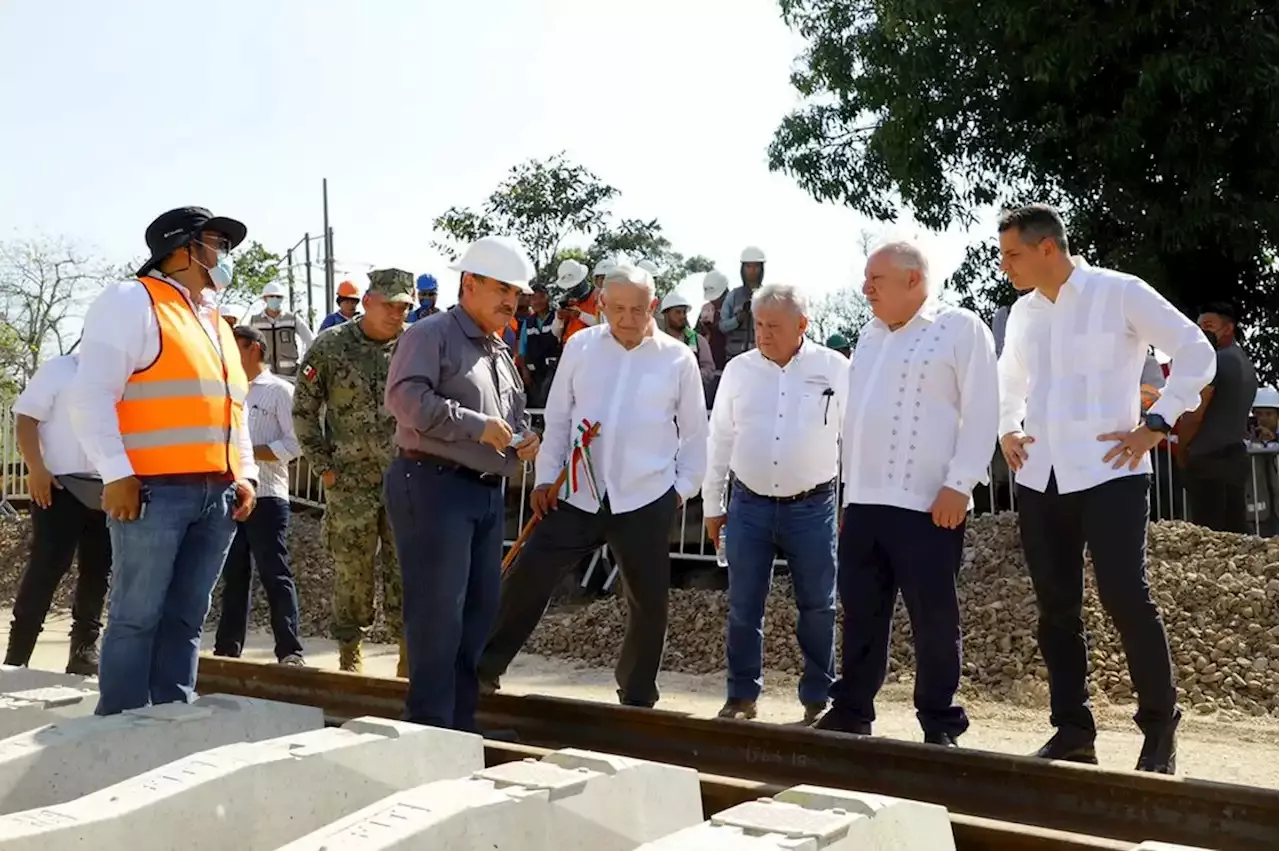 L Pez Obrador Y Alejandro Murat Supervisan Obras De Tren Interoce Nico