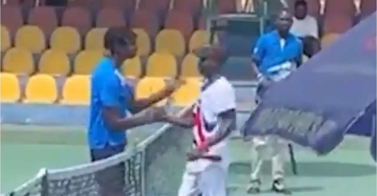 Un Jeune Joueur De Tennis Perd Son Sang Froid Et Gifle Un Adversaire