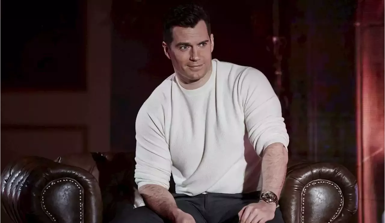 Quién es el hombre que derrotó a Henry Cavill como el más guapo del