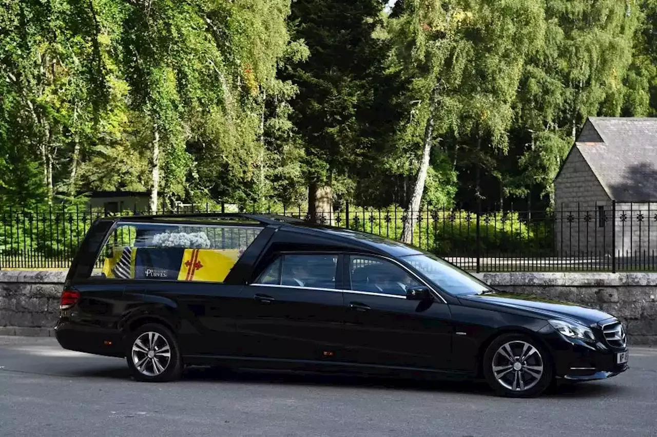 Queen Elizabeth Nd Begins Solemn Final Journey