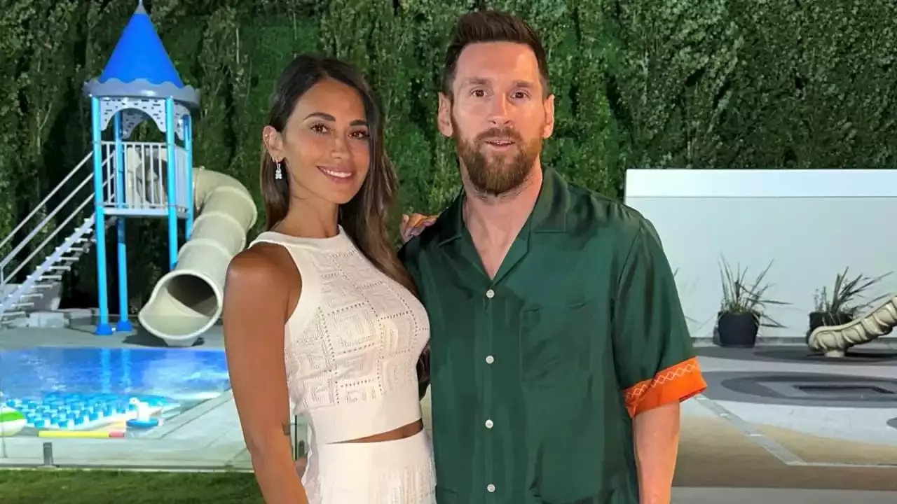 Ist das ein Schlafanzug Ungewöhnliches Silvester Outfit von Lionel Messi