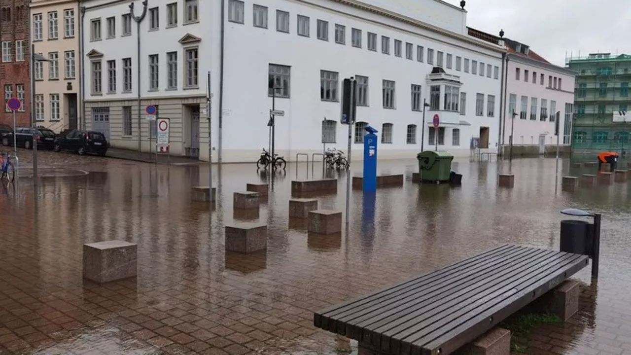 Unwetter Hochwasser An Ostseek Ste Vorbei Sch Den Werden Sichtbar