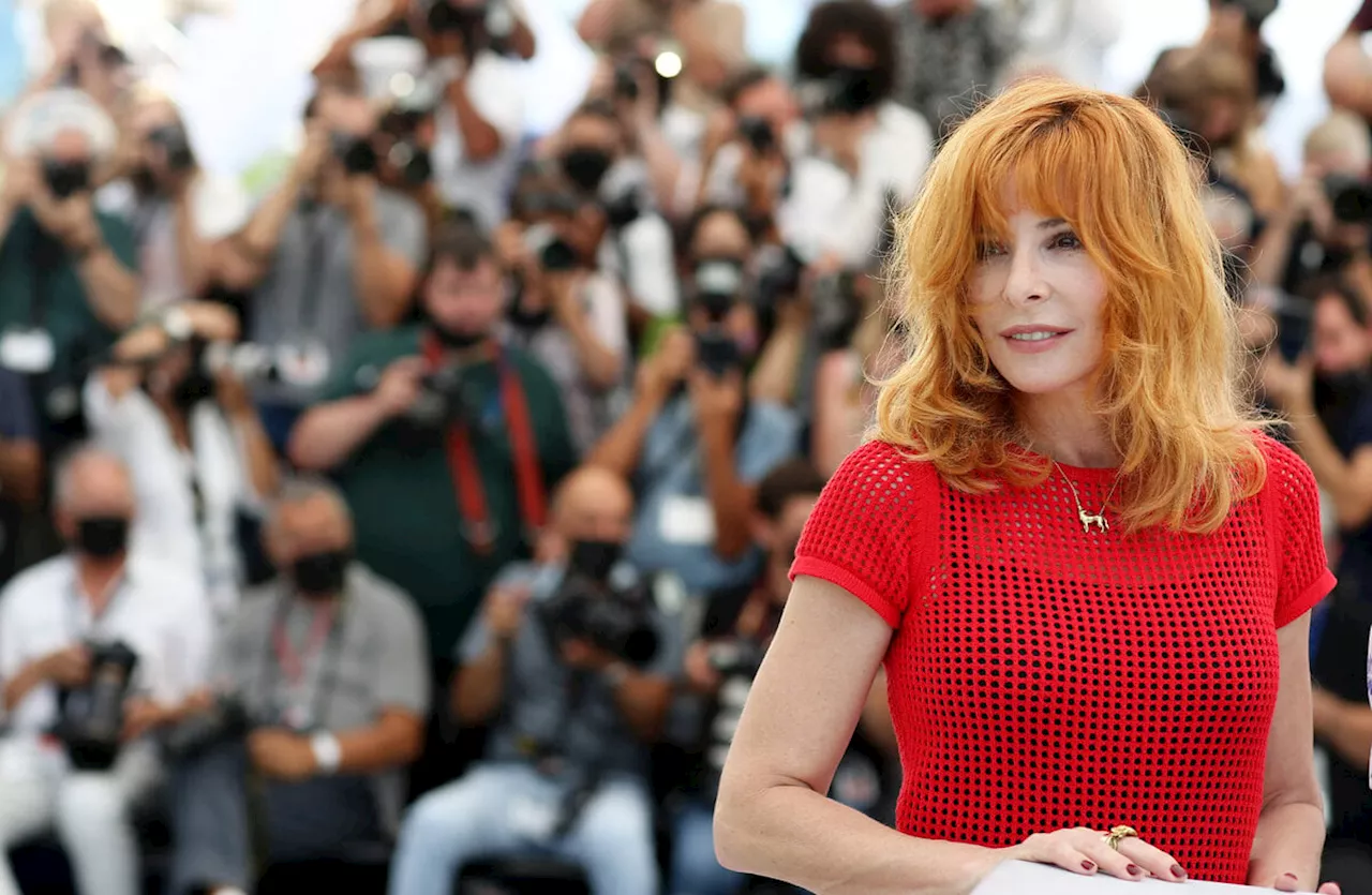 Mylène Farmer fétichiste Cet objet très étrange quelle emmène