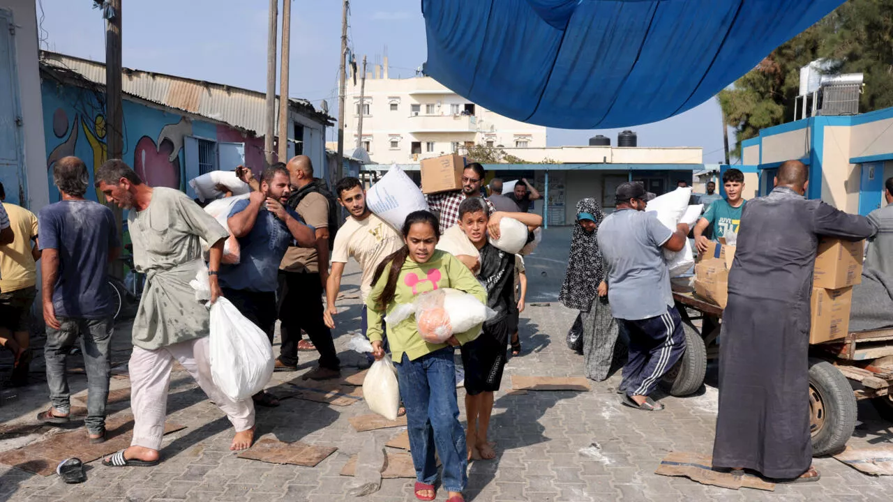 Les gens nont plus rien à Gaza des centres daide alimentaire pillés