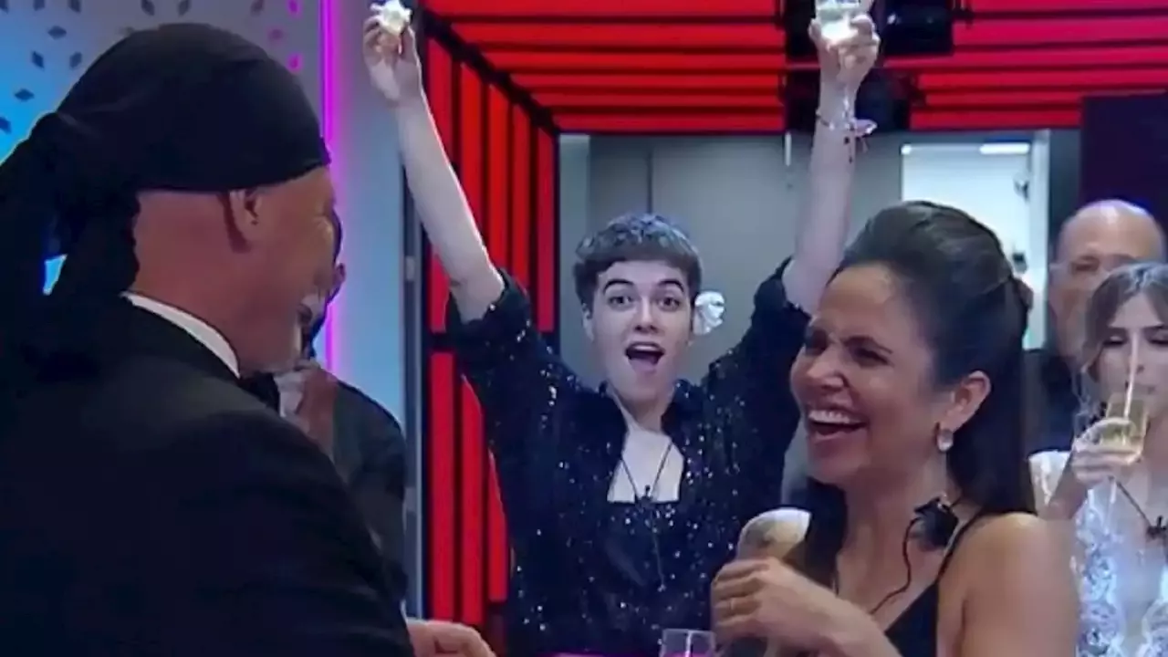 Alfa Sorprende En Gran Hermano Al Pedirle Matrimonio A Romina En Vivo