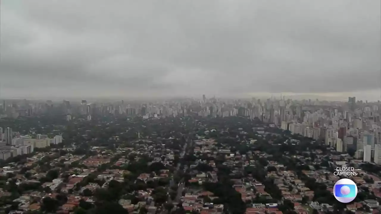 Admiradores e amigos se despedem de Rita Lee no Planetário de SP