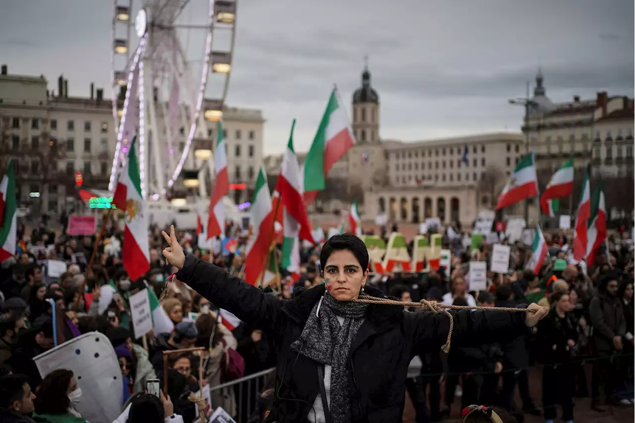 Irán ahorcó a dos hombres acusados de blasfemia en medio de un