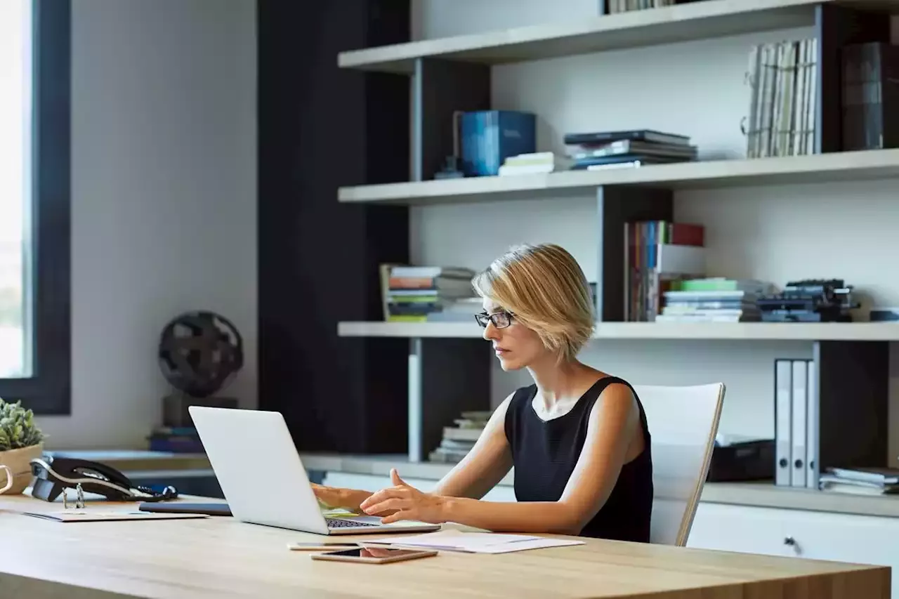 La Presencia De Mujeres En Puestos De Liderazgo Se Retrae A Niveles De