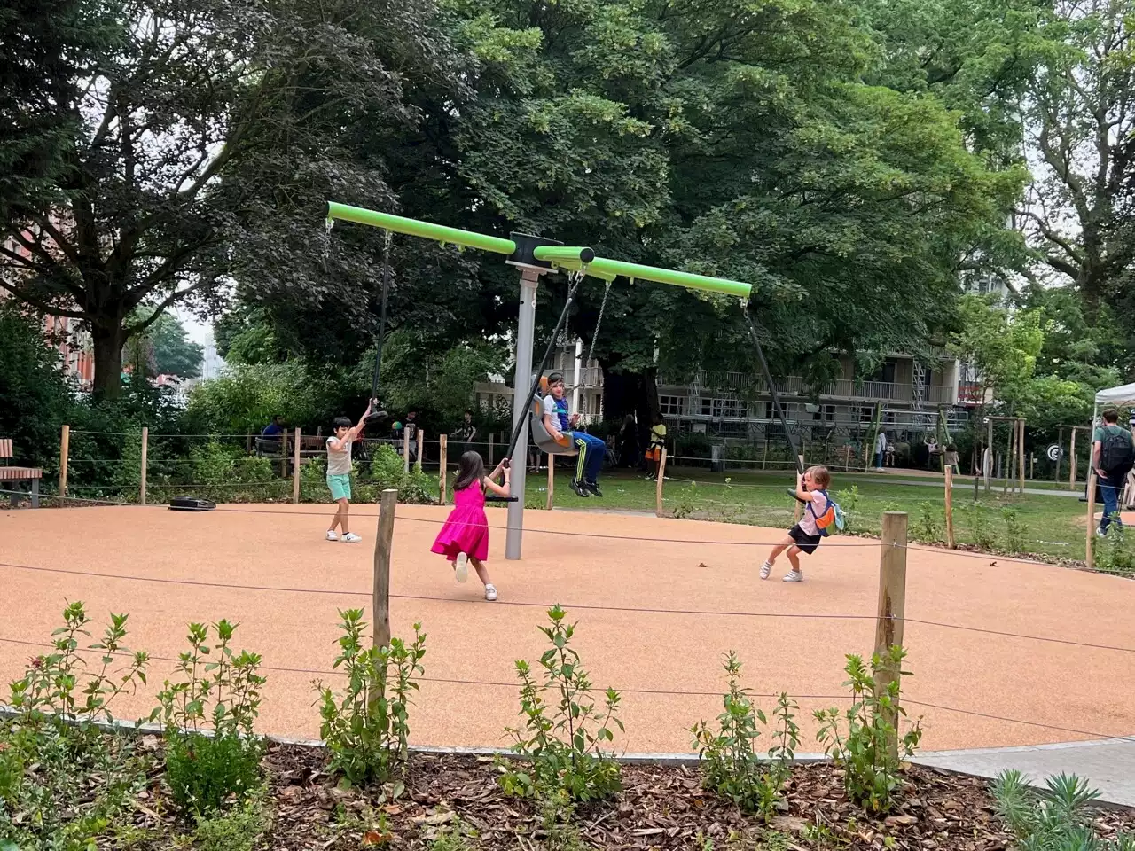 Balan Oires Trampolines Jeux Inclusifs Un Nouveau Parc Inaugur