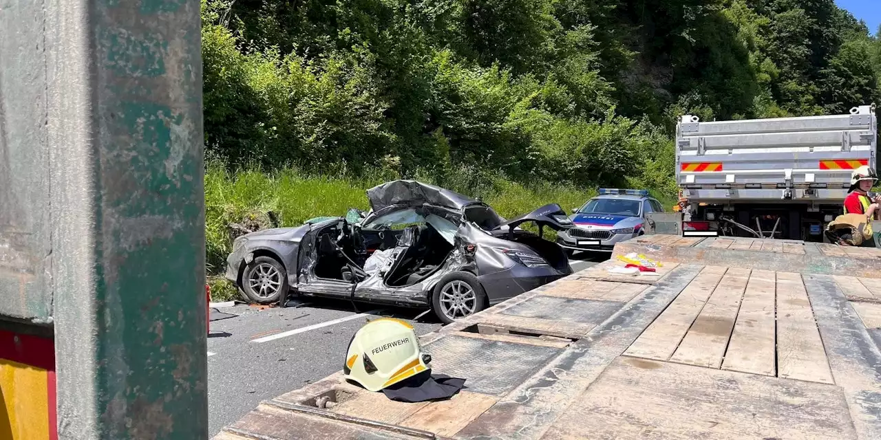 Zahlreiche Schaulustige Bei Horror Crash Mit Toten Sterreich