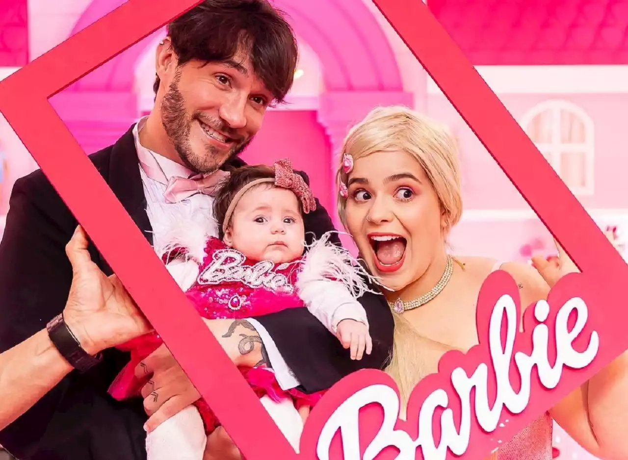 Viih Tube E Eliezer Fazem Festa Da Barbie Para Comemorar Os Tr S Meses