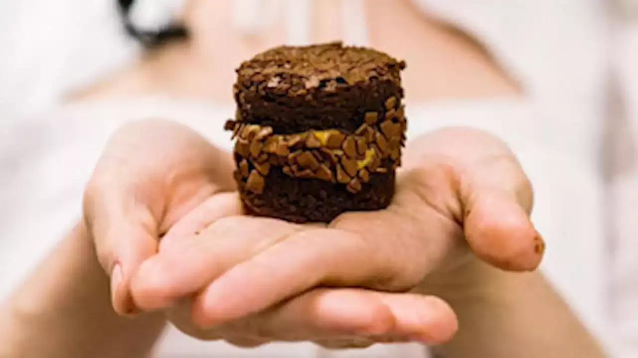 Aprenda O Passo A Passo Para Fazer Um Sandu Che De Brownie Recheado