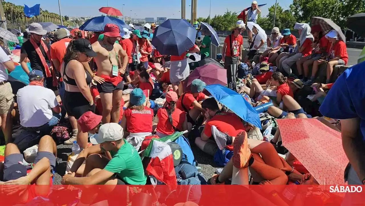 Calor E Pessoas A Sentirem Se Mal Peregrinos Impedidos De Entrar No