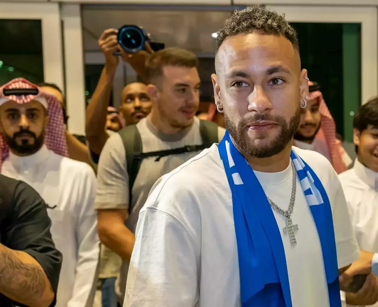 Neymar Pode Ser Preso Na Ar Bia Saudita Por Usar Crucifixo Entenda