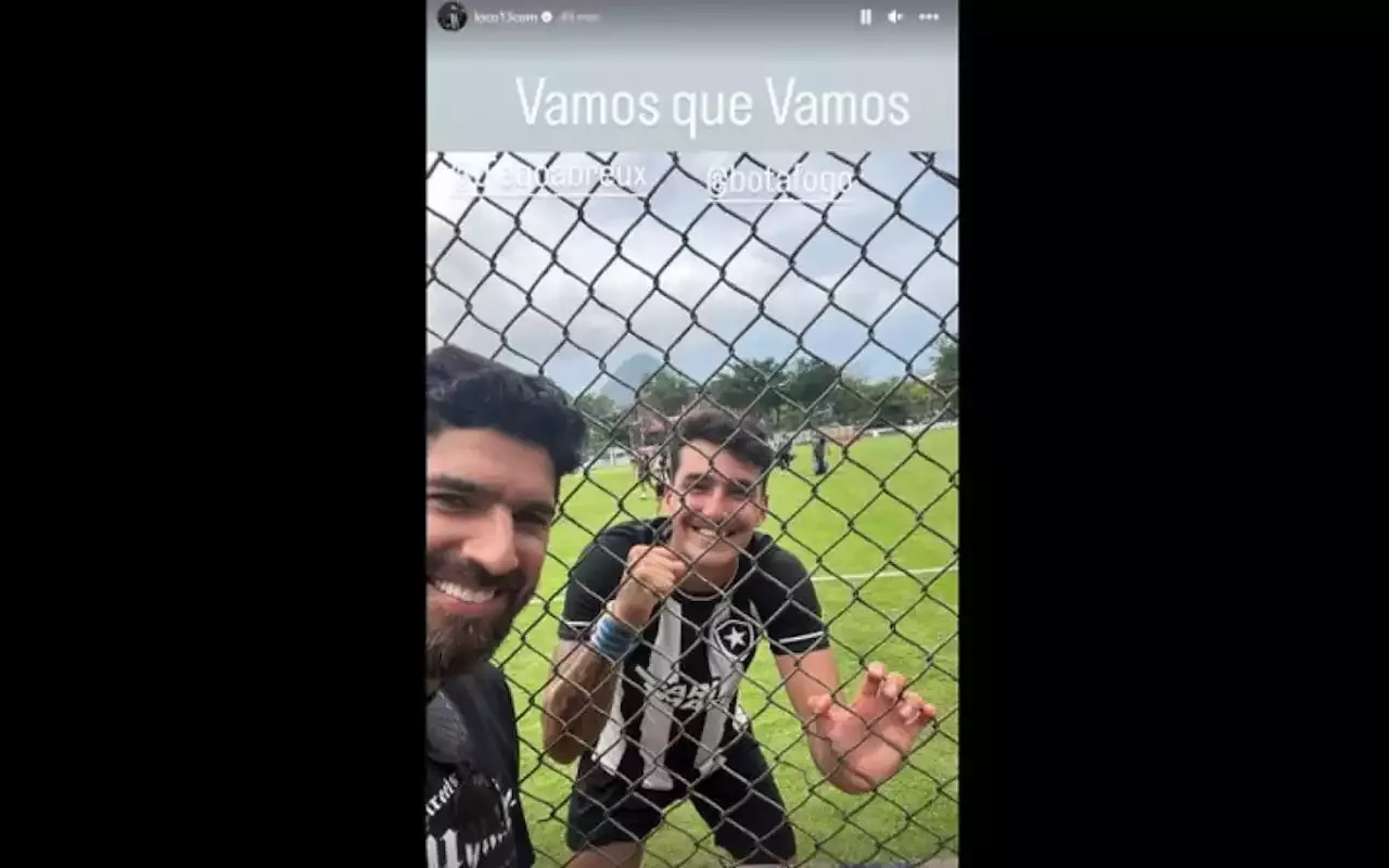 filho no elenco Loco Abreu assiste vitória do Botafogo sobre o