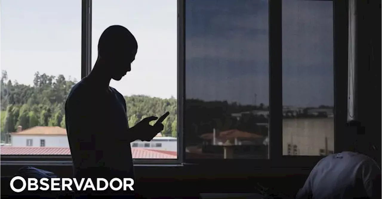 Dos Portugueses Apoia Proibi O Do Uso De Telem Veis Na Sala De