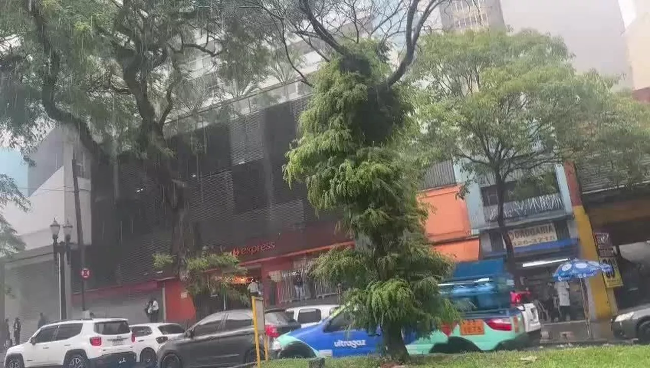 Chuva Deixa Todas As Regi Es Da Cidade De Sp Em Estado De Aten O Para