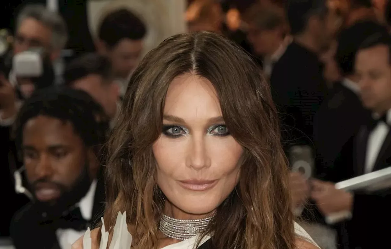 Carla Bruni Poursuit Son Traitement Contre Le Cancer Du Sein Kim