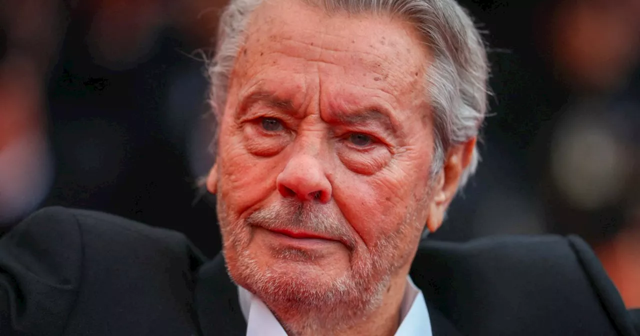 Alain Delon L Acteur Plac Sous Curatelle Renforc E Par La Justice