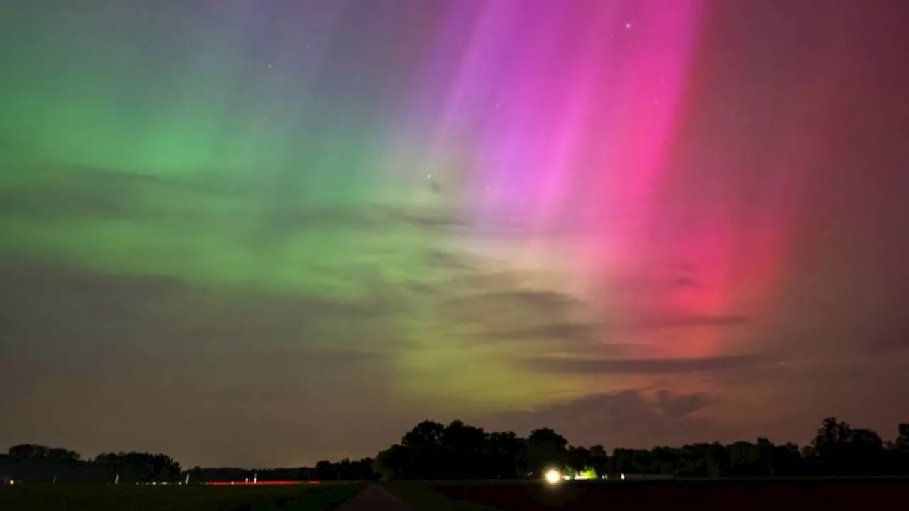 Astronomie Naturphänomen Polarlichter färben Himmel über Deutschland