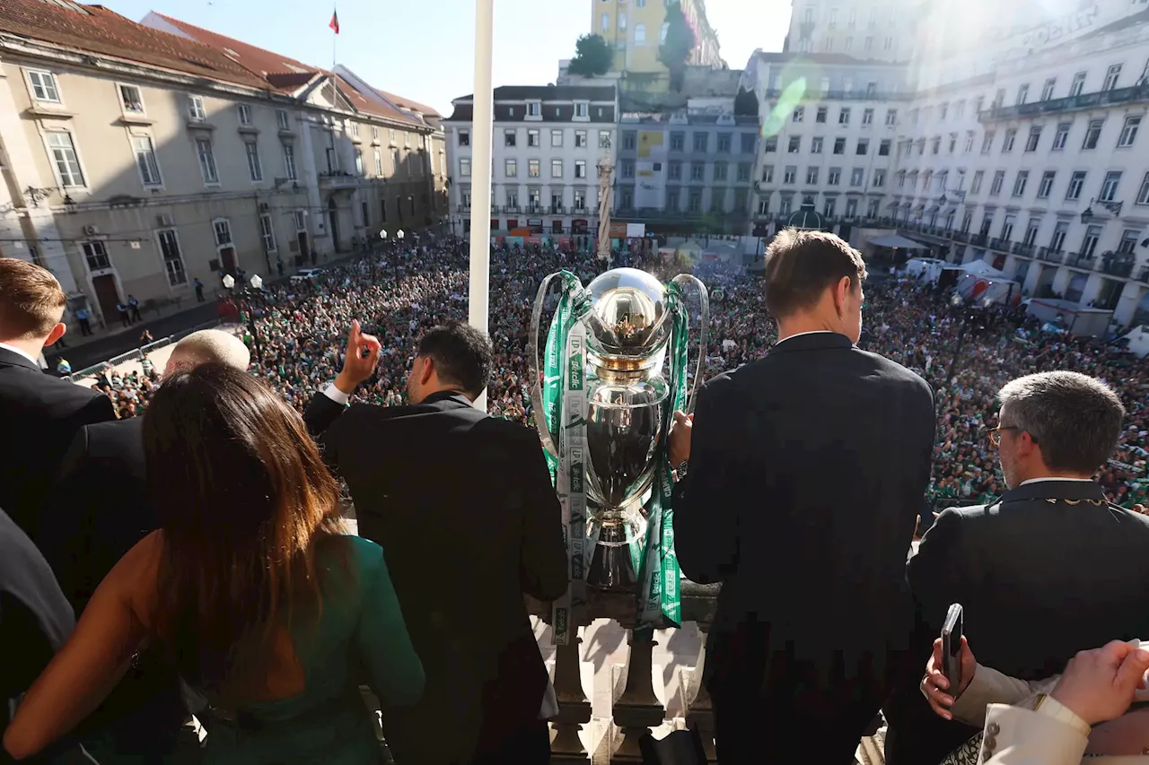 Campeão Sporting faz a festa na Câmara de Lisboa um olho no Jamor