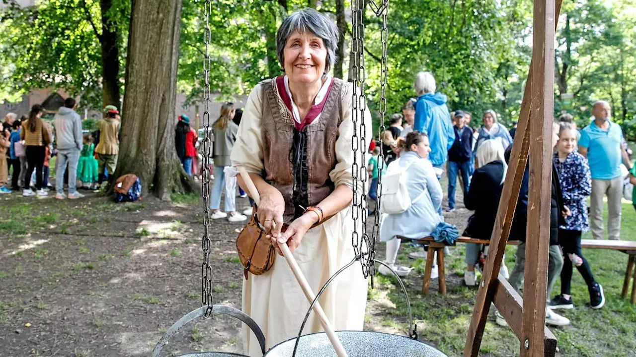 Augsburger Lehrerin Verabschiedet Sich Mit Mittelalterfest