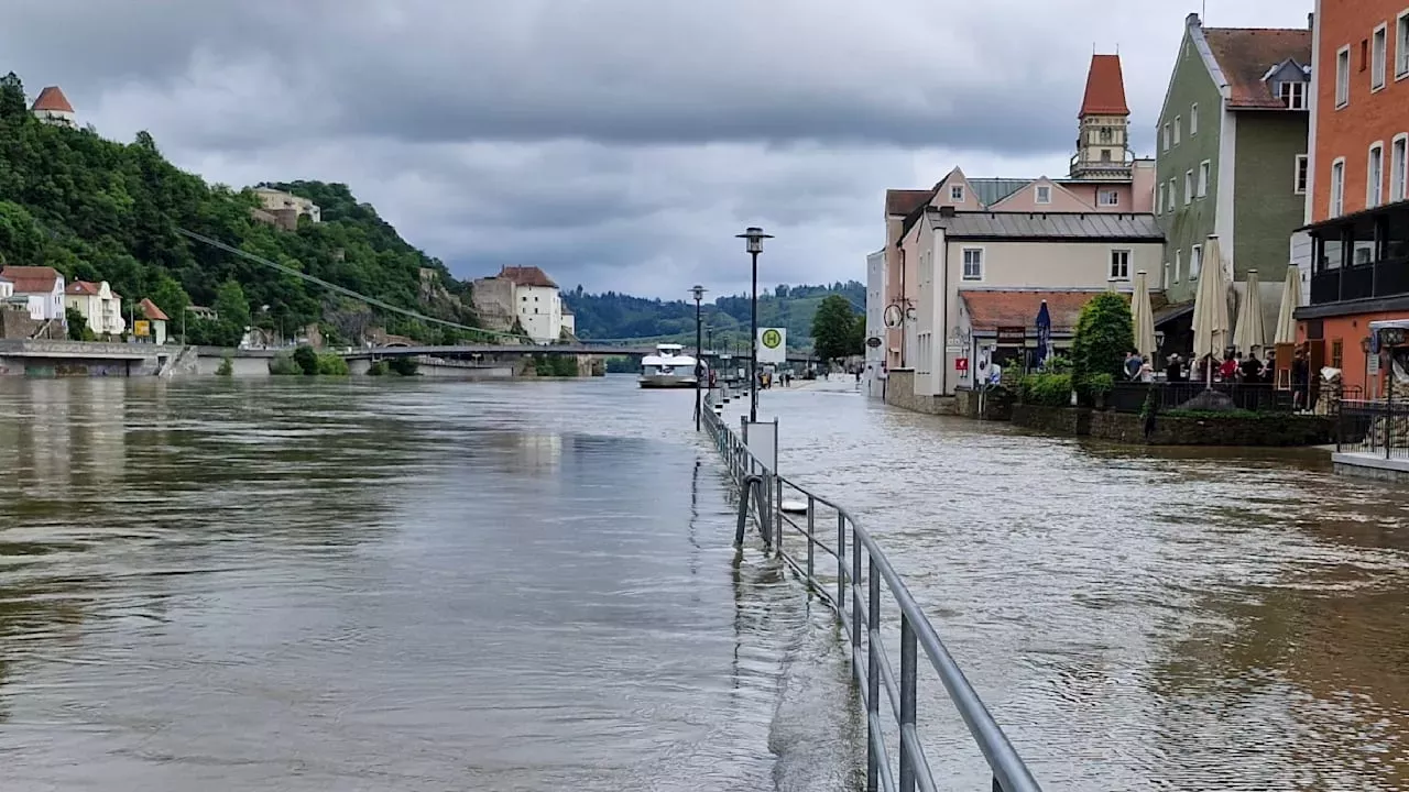 Hochwasser in Süddeutschland Donau Pegel in Passau steigt und steigt