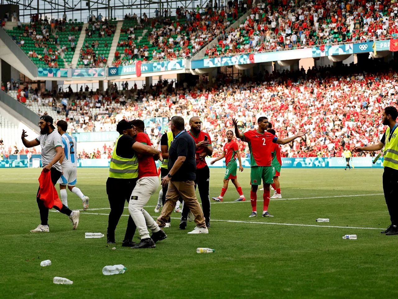 Argentina Escándalo en Argentina vs Marruecos botellazos invasión