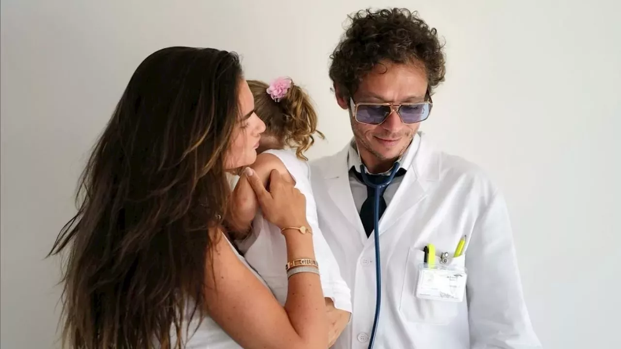 Valentino Rossi E Francesca Sofia Novello In Attesa Di Una Sorellina