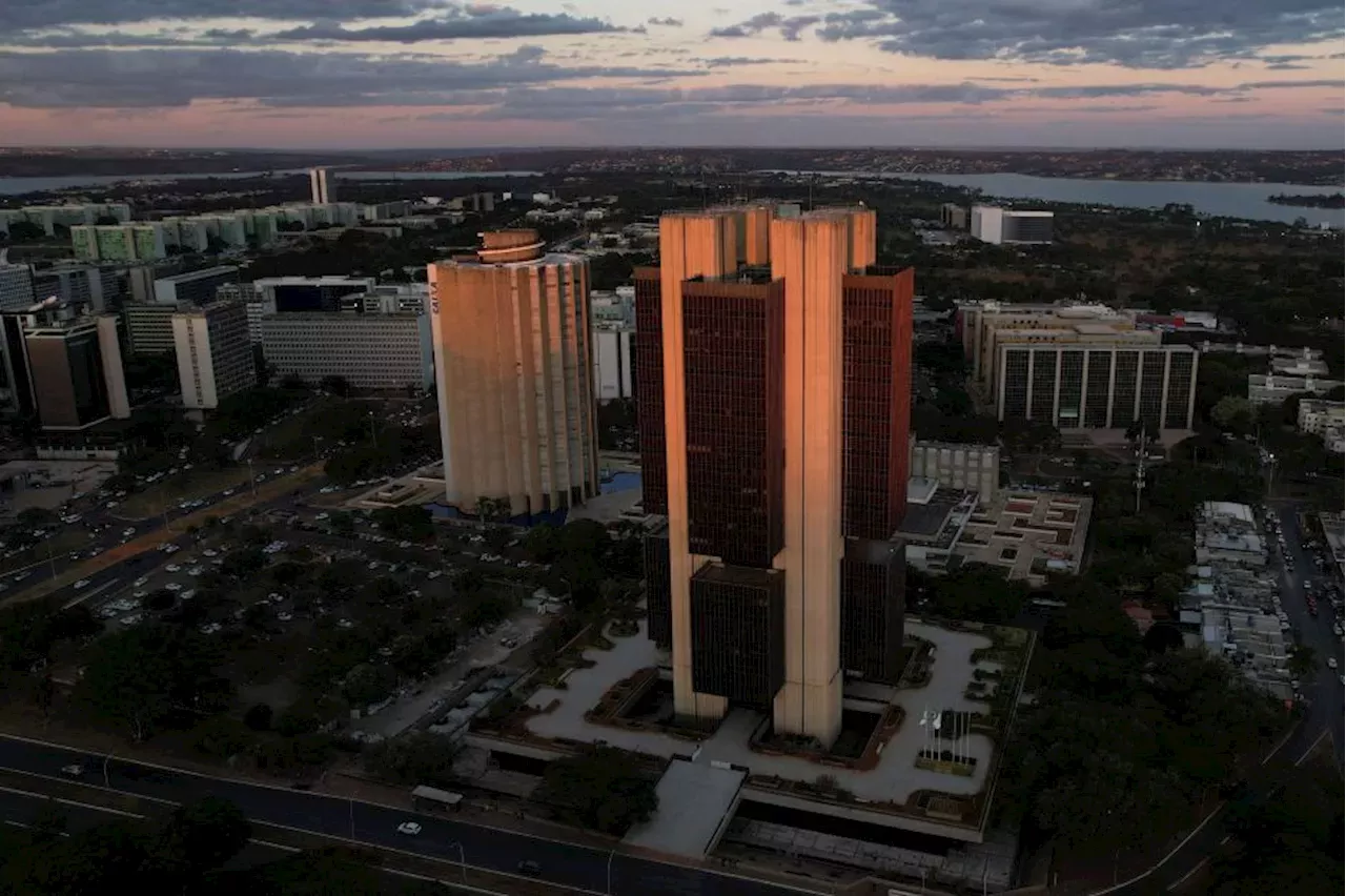 O gasto juros não pode ser controlado pela política econômica diz