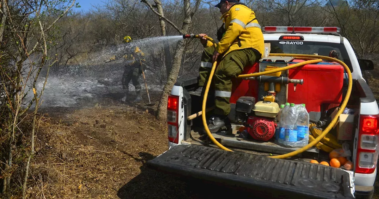 Incendios en Córdoba siguen activos dos focos y volvieron las clases a