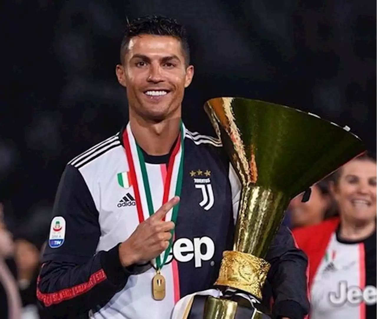 Cristiano Ronaldo Terpilih sebagai Pemain Terbaik Liga Italia 2018-2019 : Okezone Bola