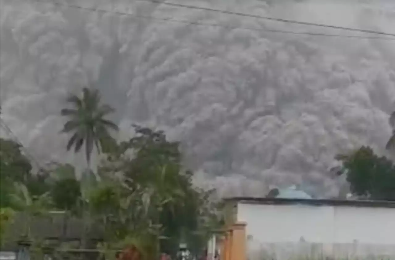 Gunung Semeru Meletus, Petugas PPGA : Kondisi Tertutup Kabut Tebal : Okezone News