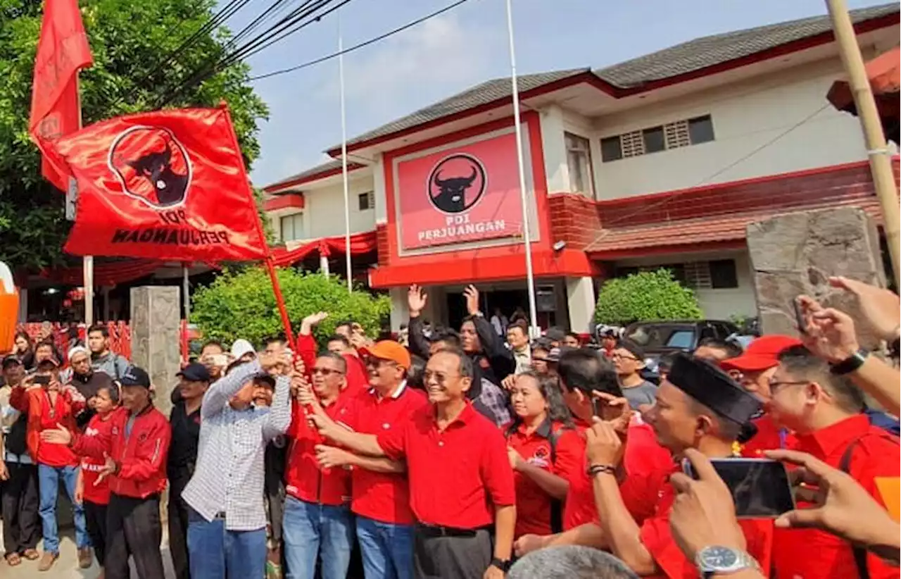 Ketika Kantor PDIP Jadi 'Terminal Dadakan' Mudik Lebaran : Okezone News