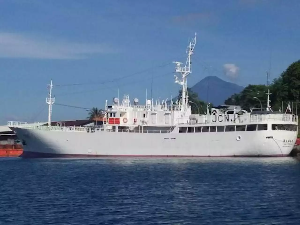 KP Hiu 05 Hentikan dan Periksa Kapal Ikan Jepang di ZEEI Laut Sulawesi : Okezone News