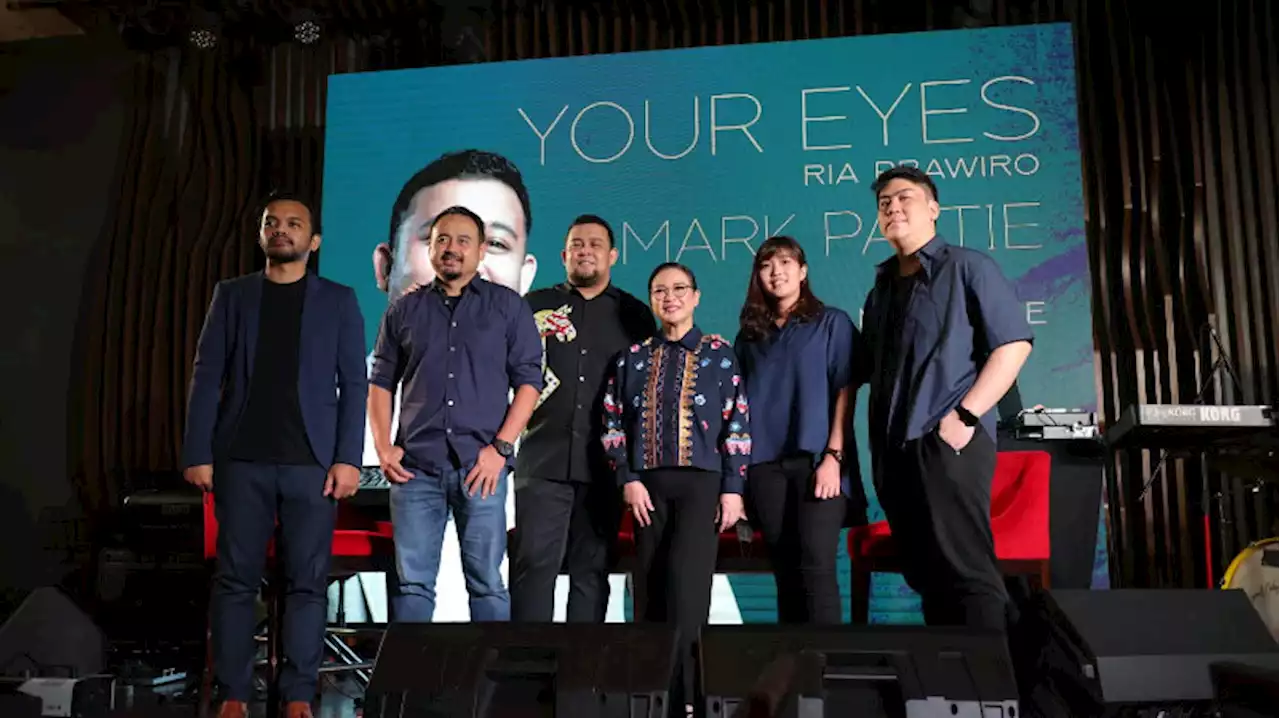 Mark Pattie Kembali Bawakan Lagu Karya Ria Prawiro Bertajuk 'Your Eyes' : Okezone Celebrity