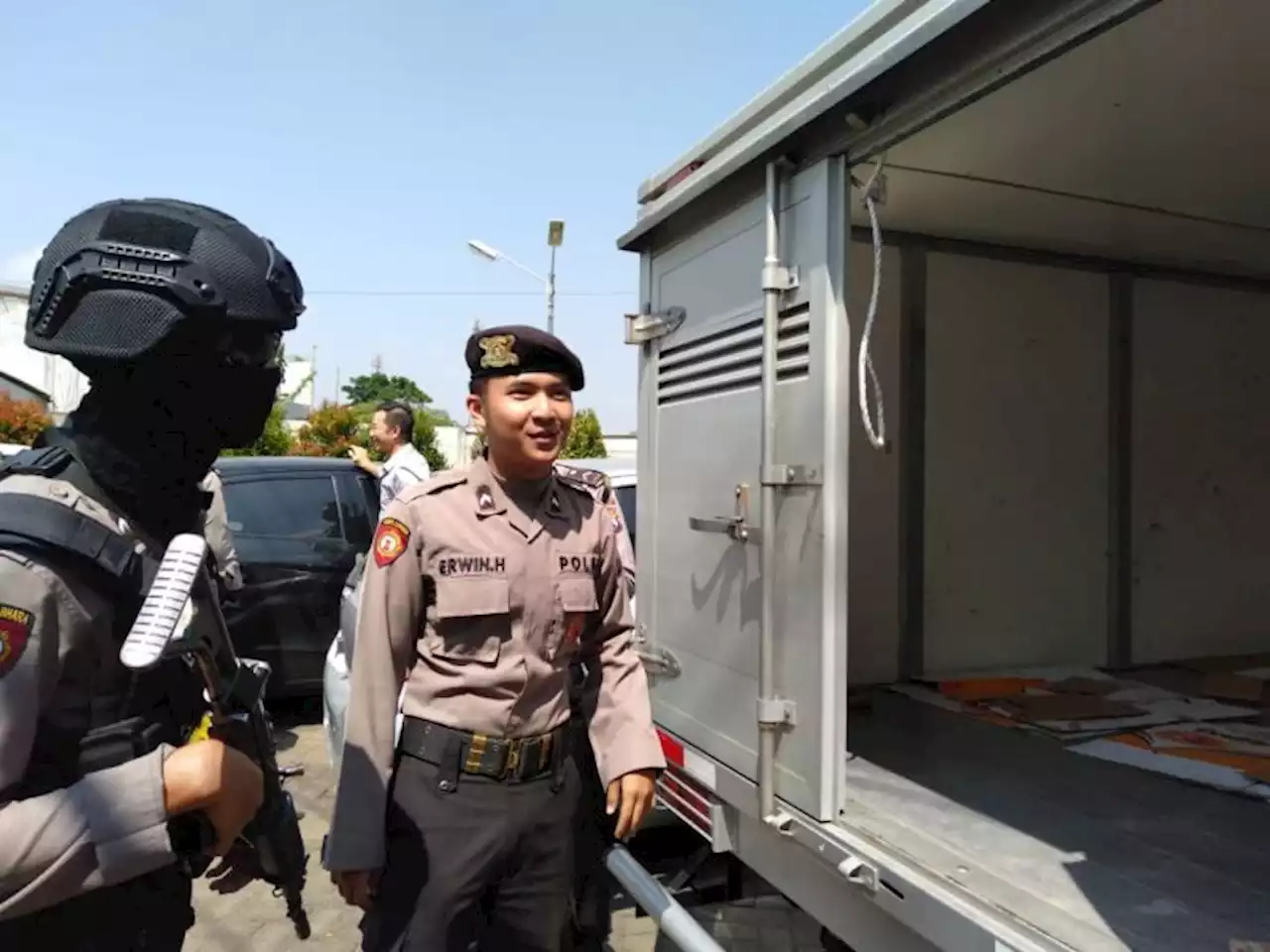 Razia Warga yang Ikut Aksi 22 Mei, Polisi Malah Temukan Ribuan CD Bajakan : Okezone News