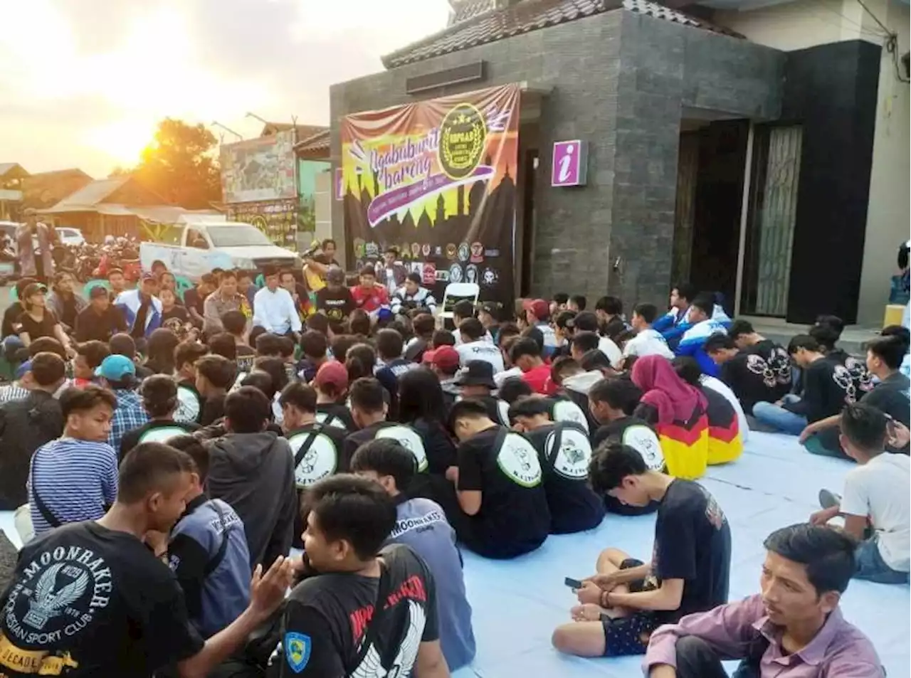 Ribuan Pemuda hingga Akademisi di Ciamis Tolak Aksi People Power dan Sepakat Damai : Okezone News