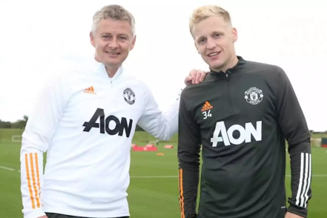 Solskjaer Pastikan Donny Van De Beek Akan Bermain di Liga Inggris 2020-2021 : Okezone Bola