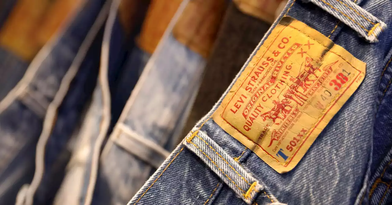 Levi Strauss prices IPO at $17 a share