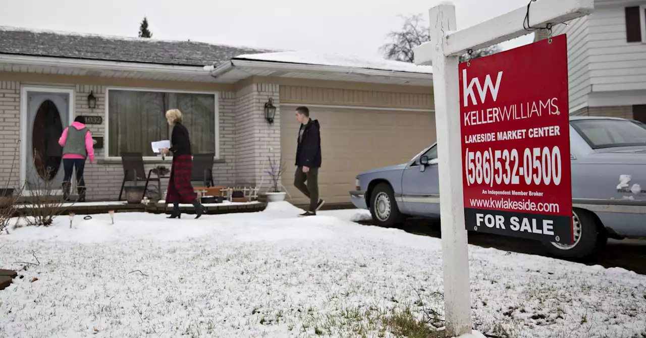 US existing home sales fall sharply to 3-year low