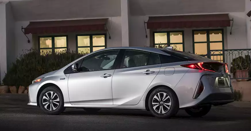 Toyota pushes hybrids despite slowing gas-electric auto sales