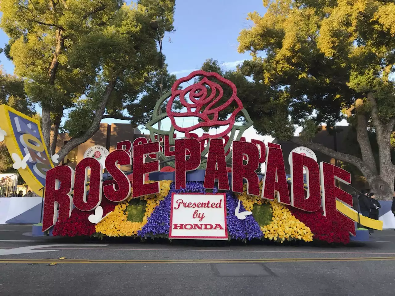 New Year's Rose Parade to proceed despite COVID-19 surge | AP News