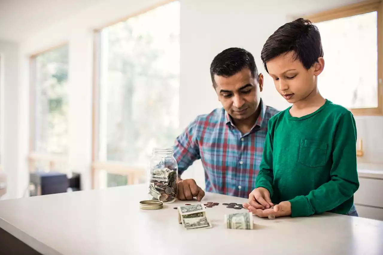 8 money lessons to teach your kids before college