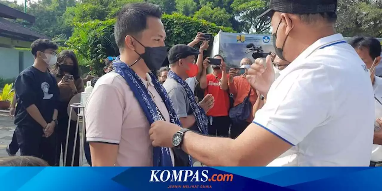 Jadi Pengunjung Pertama Candi Borobudur di 2022, Dua Keluarga Ini Dapat Pelayanan Khusus