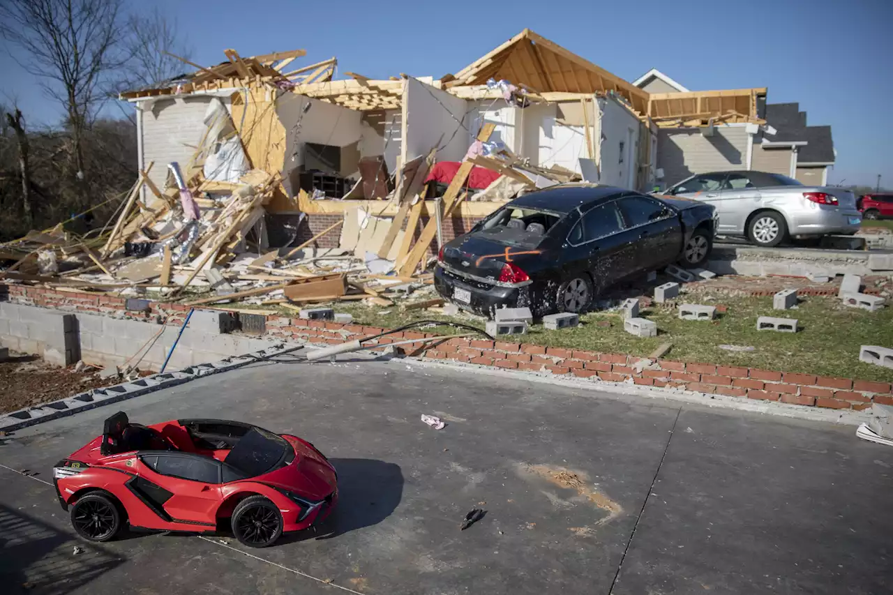 Deadly extreme weather year for US as carbon emissions soar | AP News