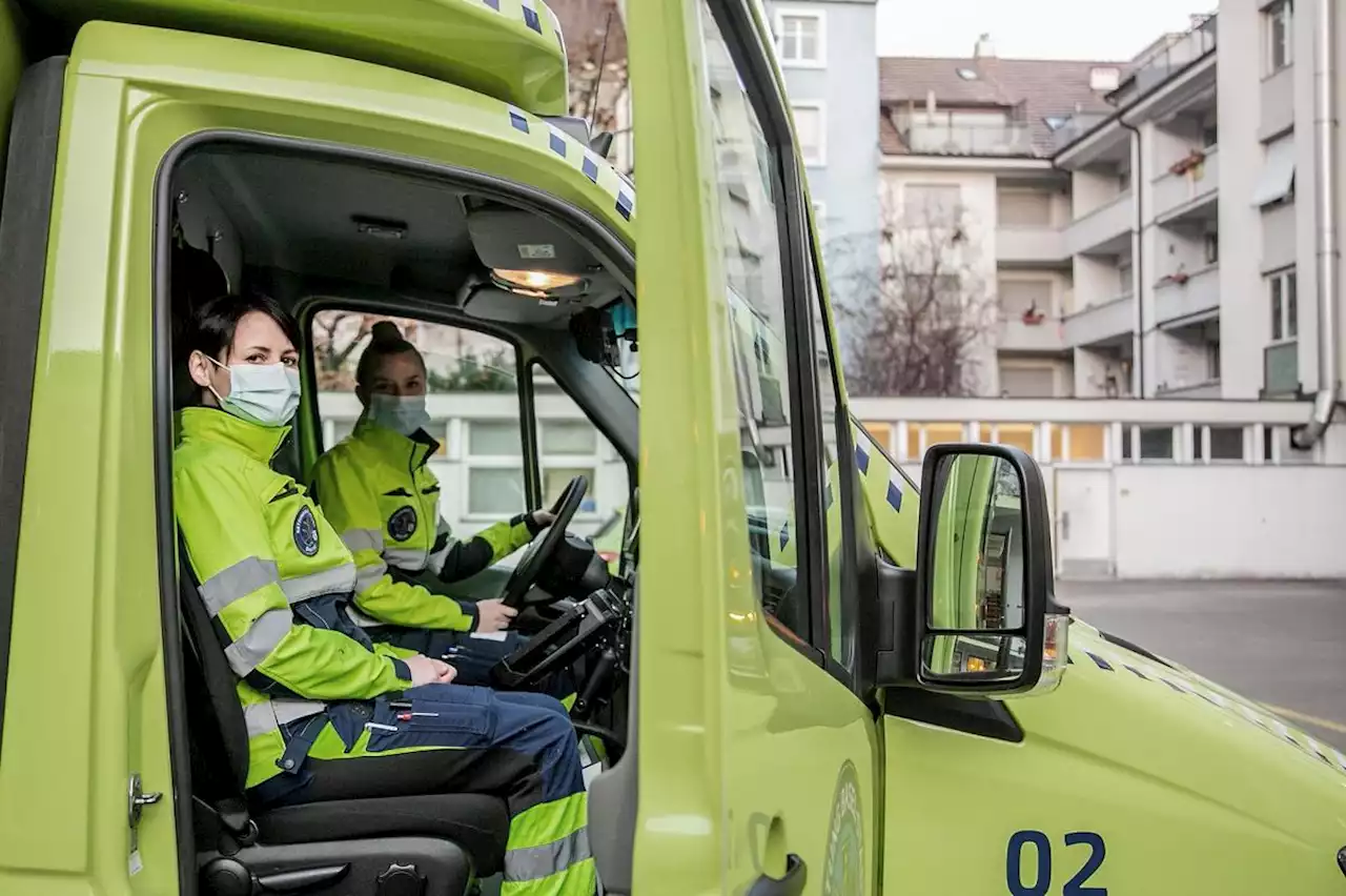 Corona-Patienten, Umwege und lange Tage – Einen Tag mit der Rettungssanität im Einsatz