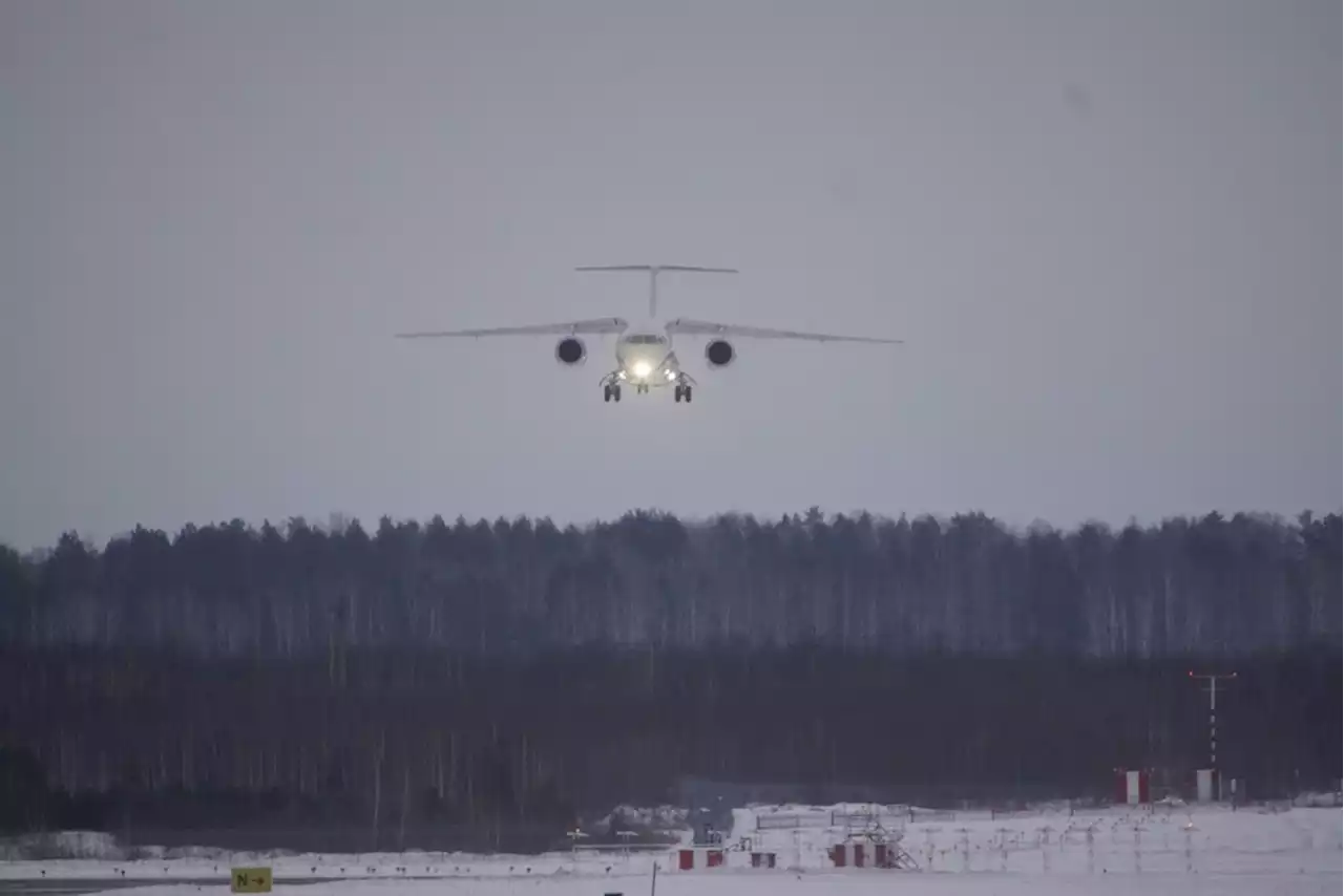 Видео доставки спортсменов из Казахстана в Екатеринбург опубликовало Минобороны России